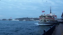 Kadıköy iskelesinde bir yaz sabahı [Macit Zeytinoğlu]